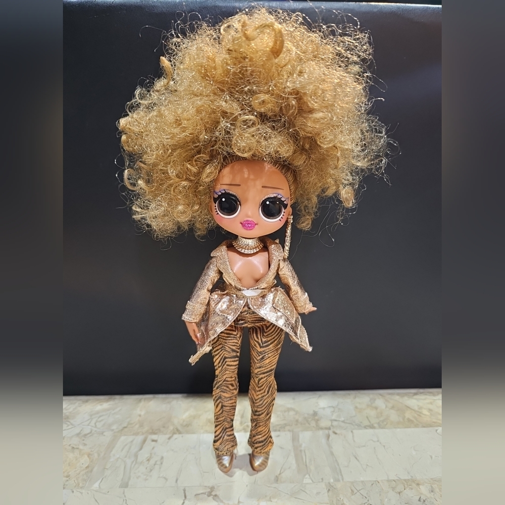 L.O.L. Surprise! Gold and Brown Doll with‎ Accessories
